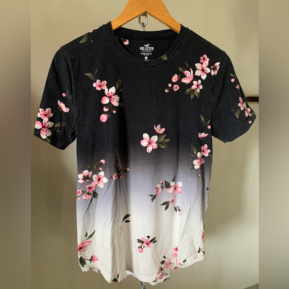 Hollister curved hem tee